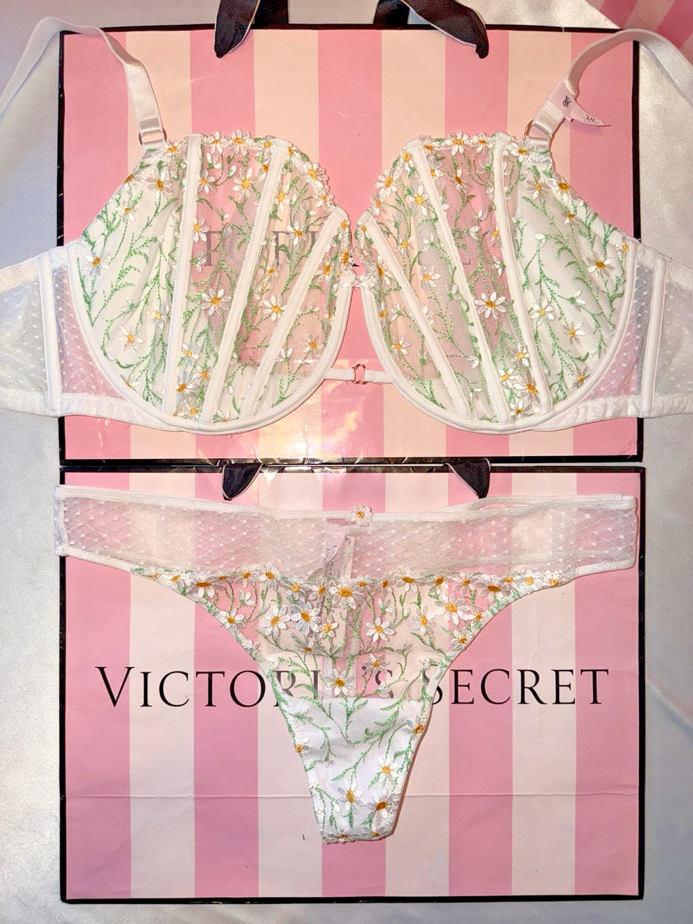 Victoria's Secret Bra Dream Angels & Thong 36DDD Medium Daisy Print